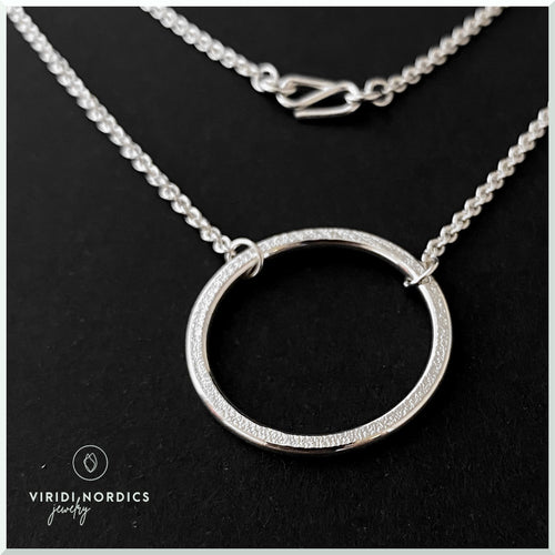 silver neckless circle with shiny texture
