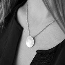 Load image into Gallery viewer, woman model with medium silver necklace with leaf texture