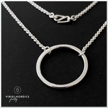 Load image into Gallery viewer, silver neckless circle with shiny texture